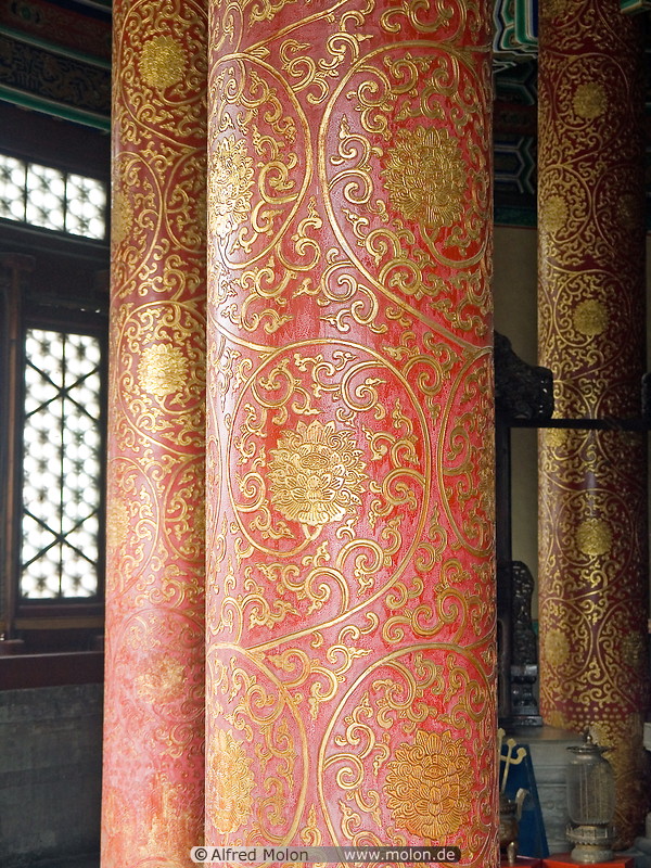 11 Decorated pillar