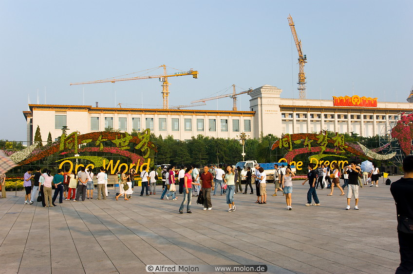 14 Museum of Chinese history and floral decorations