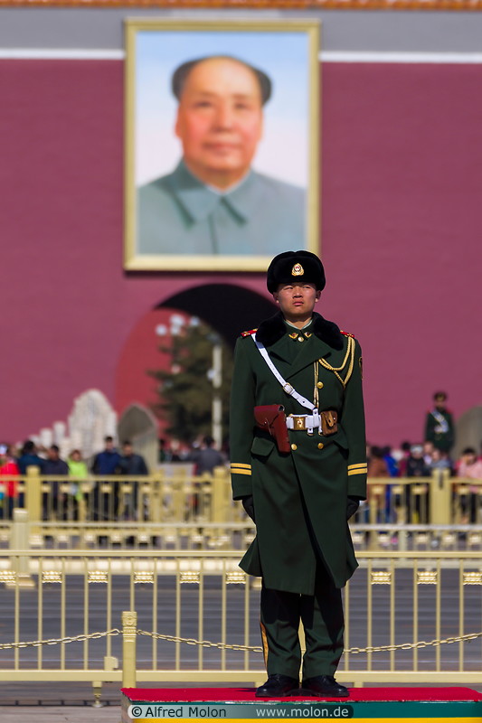 13 Mao and the policeman