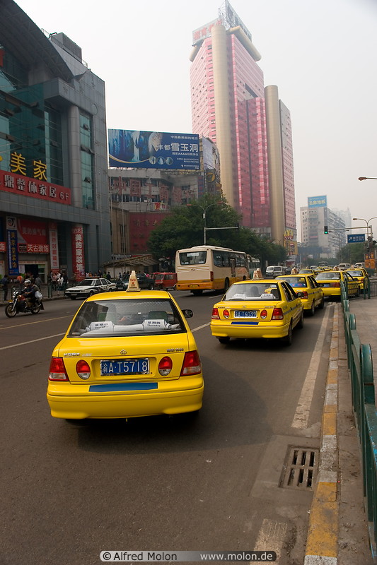 09 Yellow taxis and skyscrapers