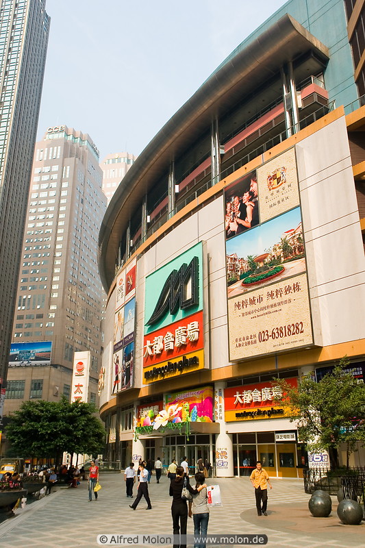 04 Shopping complex and billboards