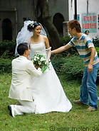 07 Wedding couple and photographer