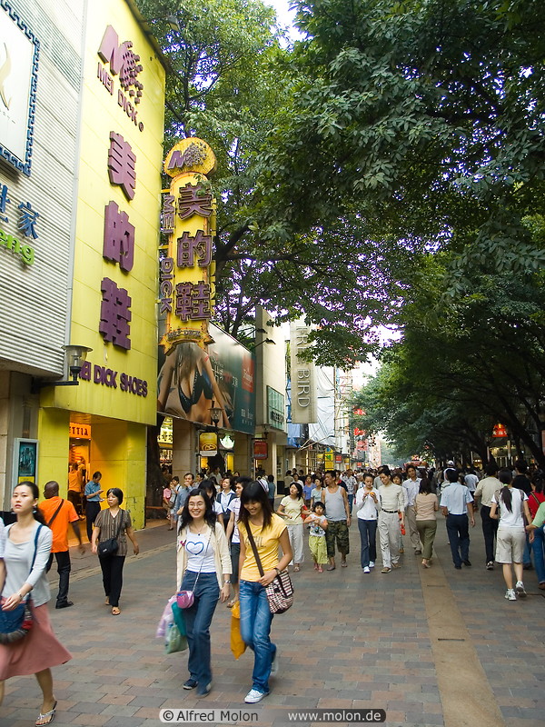 04 Beijing Lu shopping street