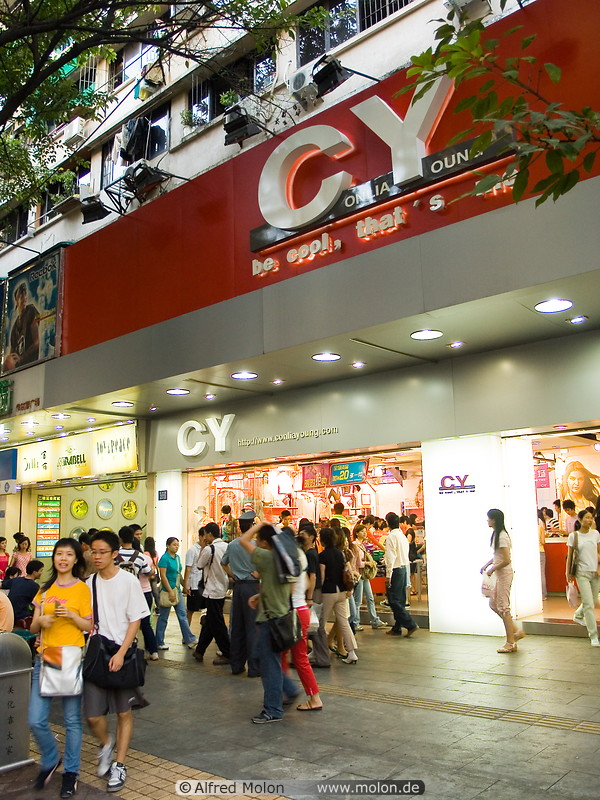 11 Shoppers in Beijing Lu