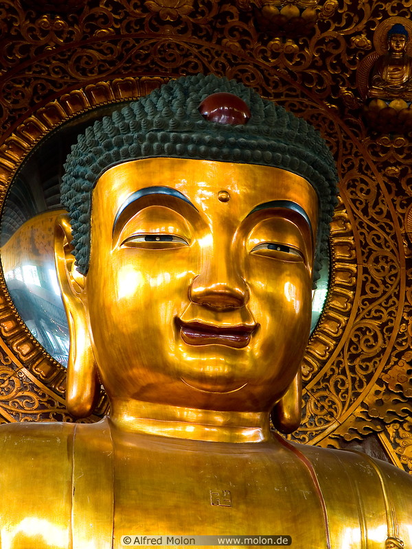 09 Buddha statue