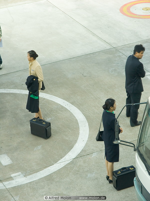 04 Shenzhen Airlines hostesses