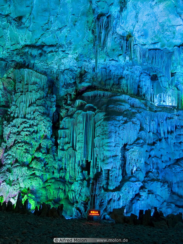 17 Stalactites and other rock formations