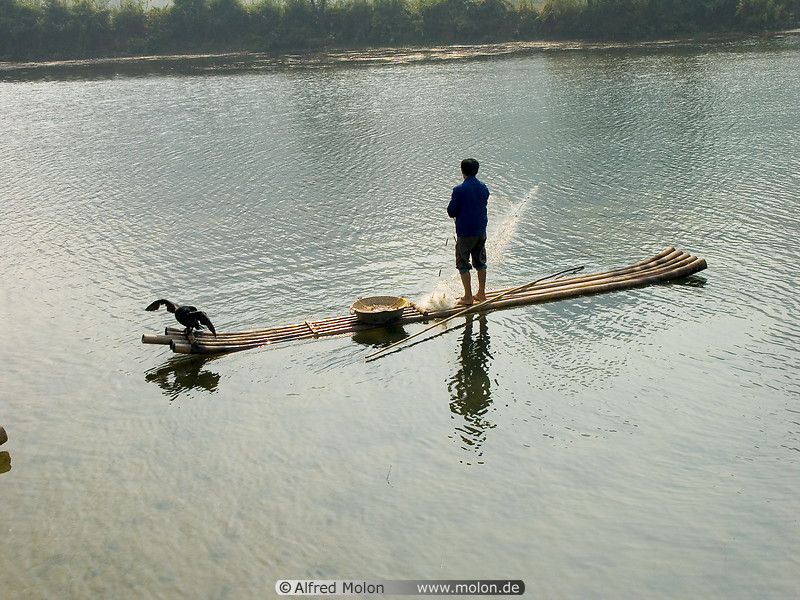 04 Fisherman with cormorant on bamboo boat