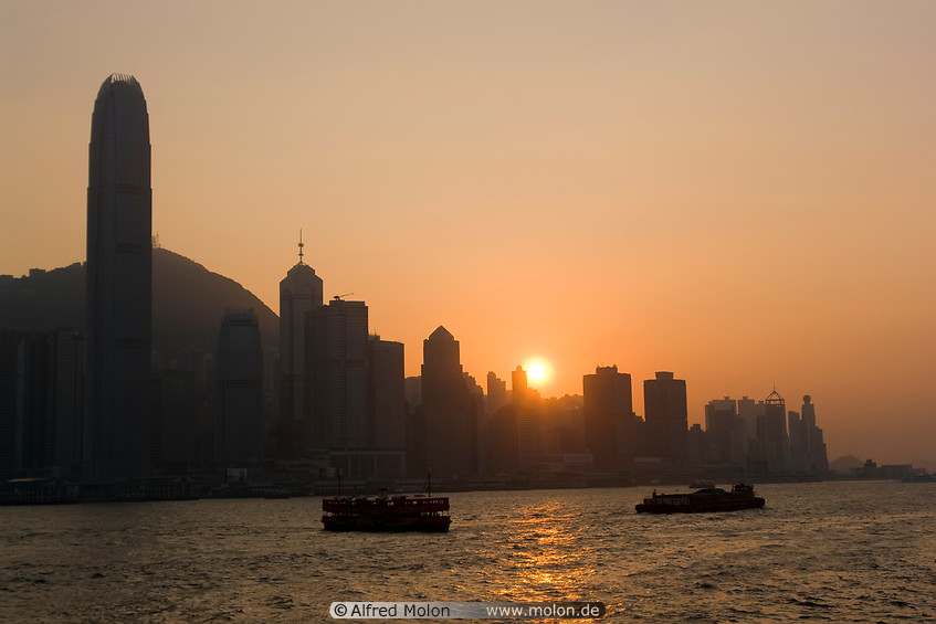 11 Hong Kong skyline at sunset