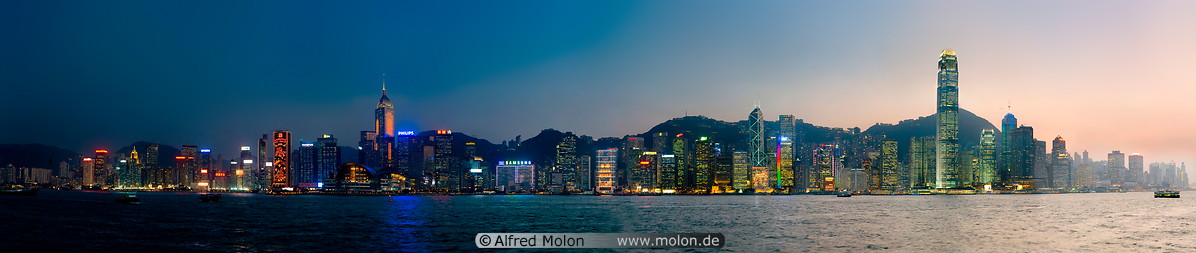 09 Hong Kong skyline at night