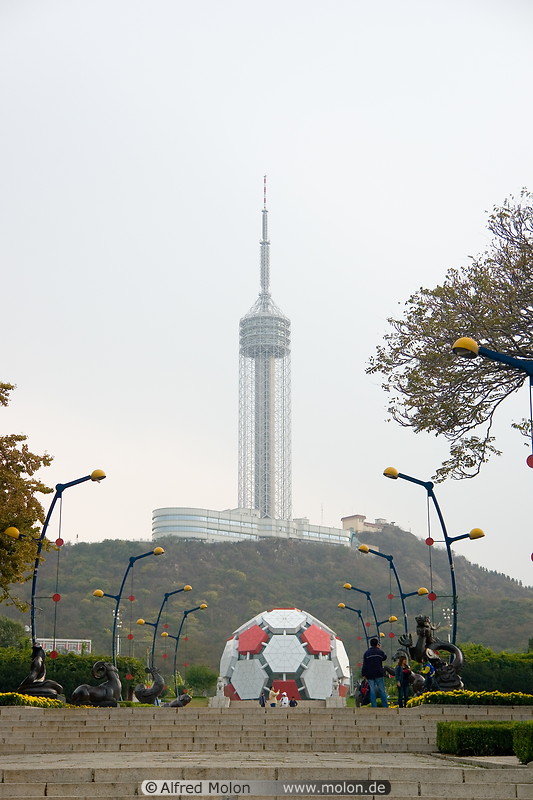 14 Laodong park and TV tower