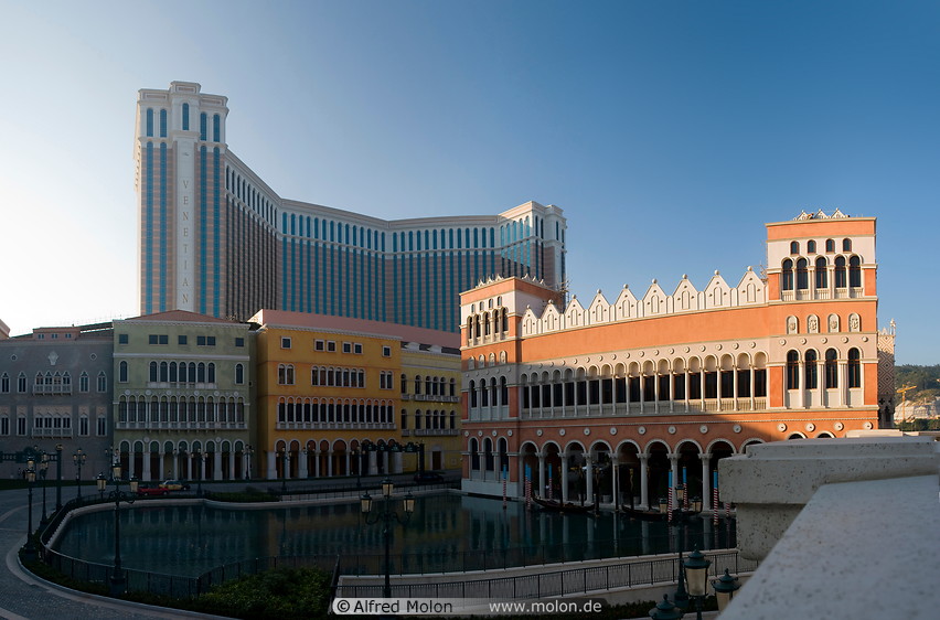19 Venetian hotel and casino