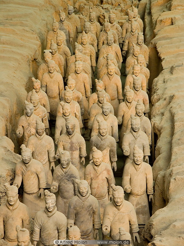 10 Statues of Chinese warriors