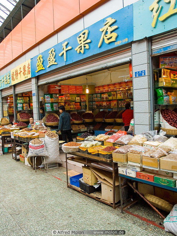 04 Nuts and dried fruits shop