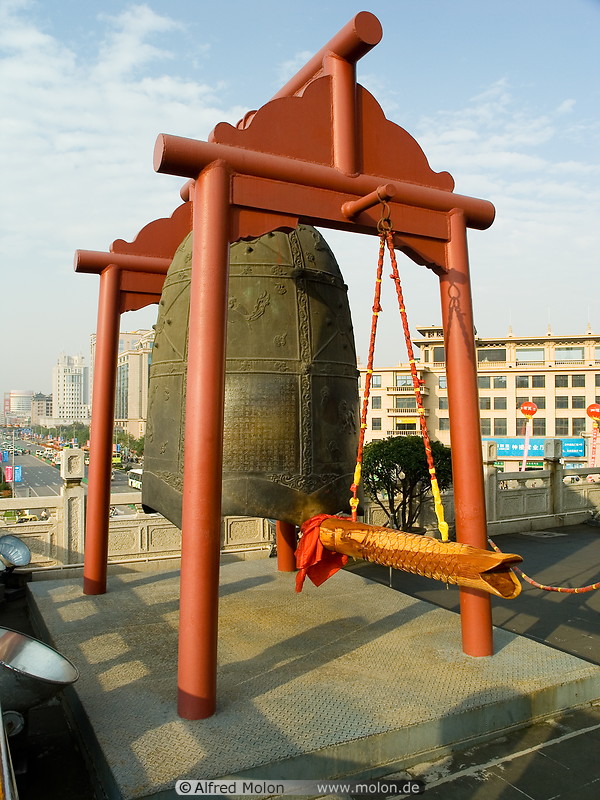 04 Big bronze bell