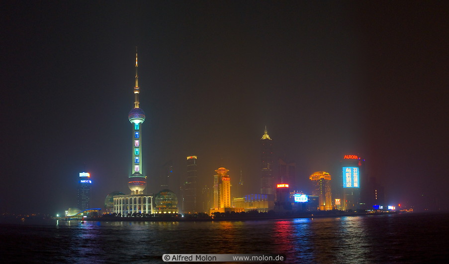 20 Night view of river and Pudong New Area