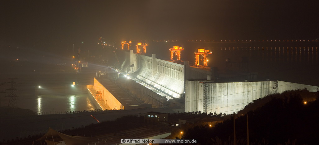04 Three Gorges dam at night