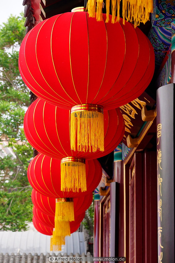 06 Red Chinese lanterns