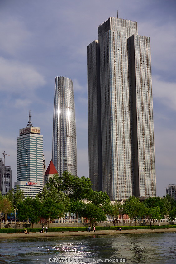 10 Business district skyscrapers