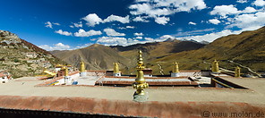 12 Mountains and golden roof decorations