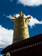 17 Golden roof cylinder