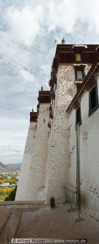 11 Palace walls