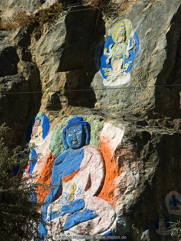 07 Buddhist paintings on rock