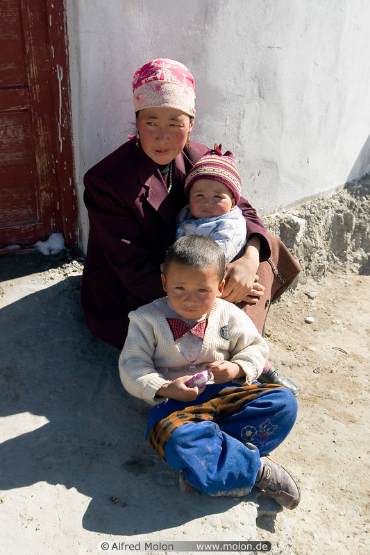 21 Kyrgyz woman and children