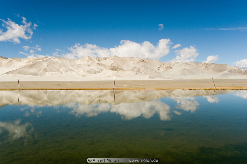 23 Shashan sand mountain and lake