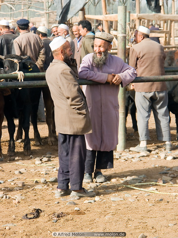 05 Uighur men talking