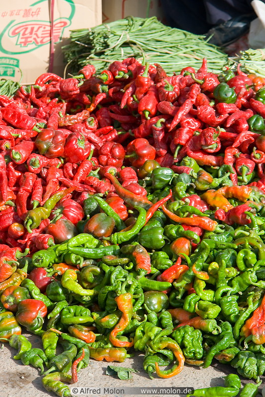 01 Green and red chilli peppers