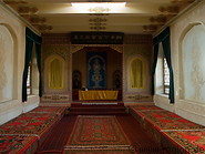 05 Room with carpets and decorations