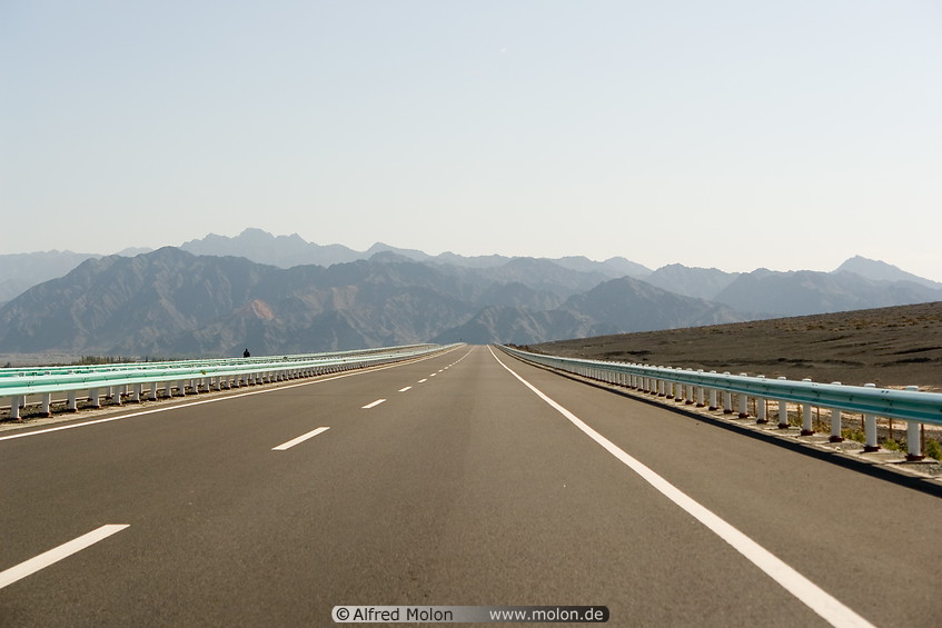 06 Highway Urumqi-Turpan