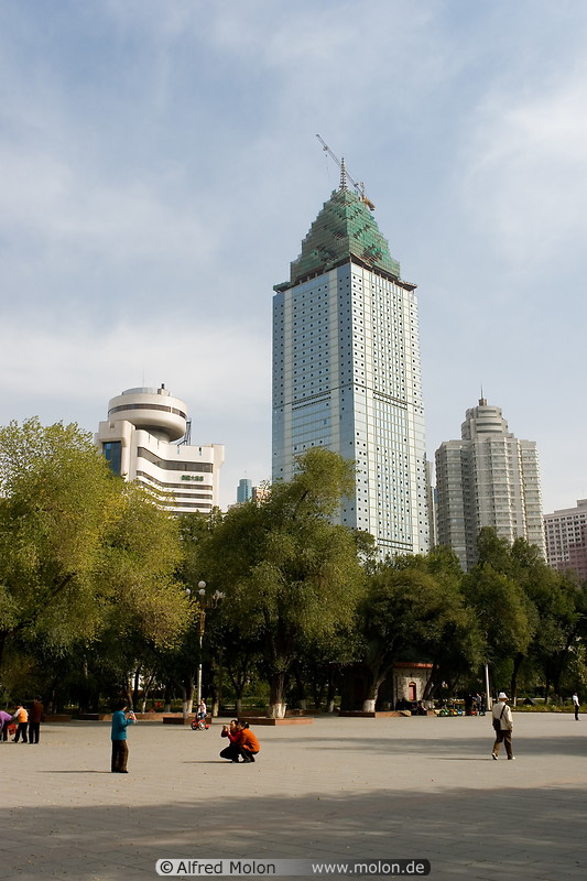 04 Park and skyscrapers