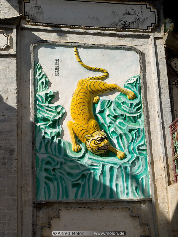 04 Wall bas-relief with tiger