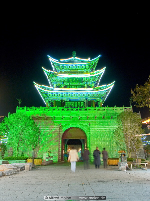 07 Night view of Wu Hui pagoda