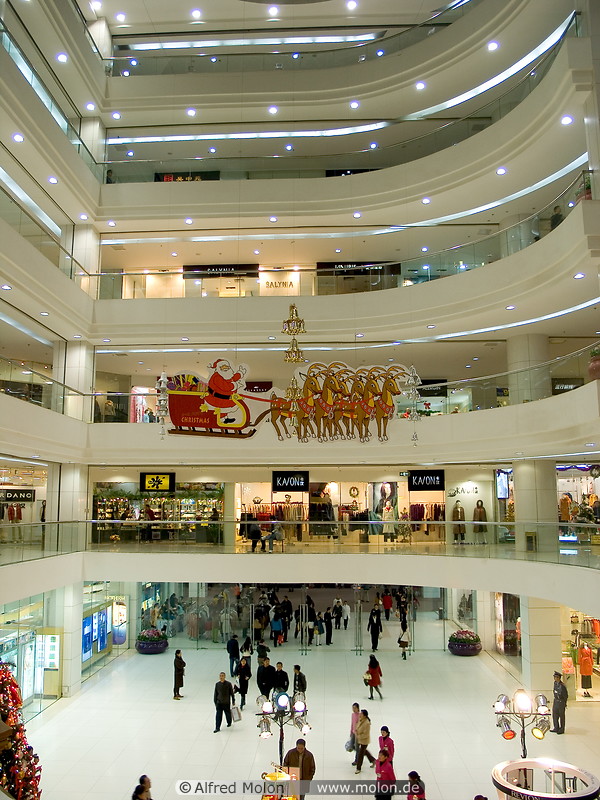 06 Shopping complex interior