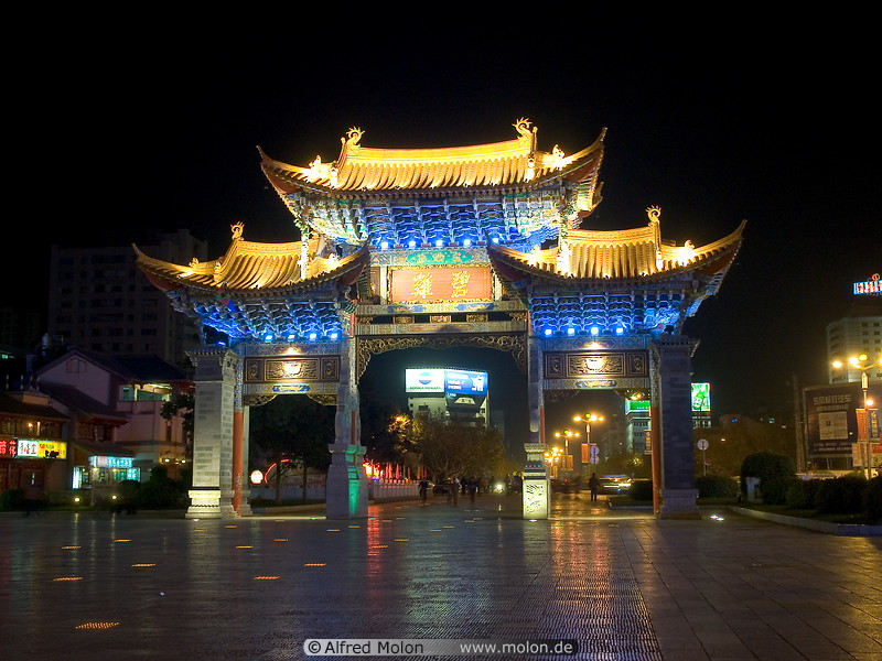 20 Chinese arch at night