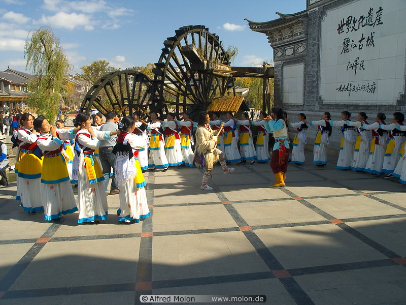 01 Naxi dancers, Yulong bridge and waterwheel
