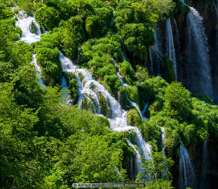04 Waterfall