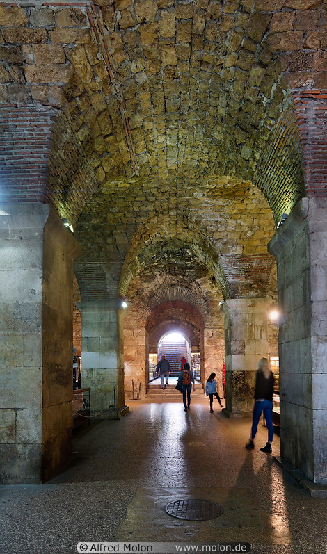 17 Diocletian palace