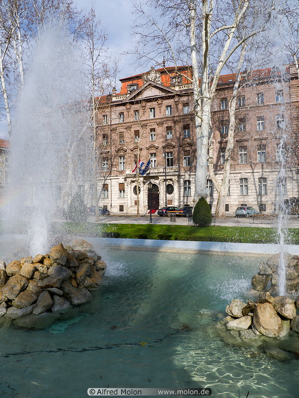 05 Fountain in Zrinjevac park
