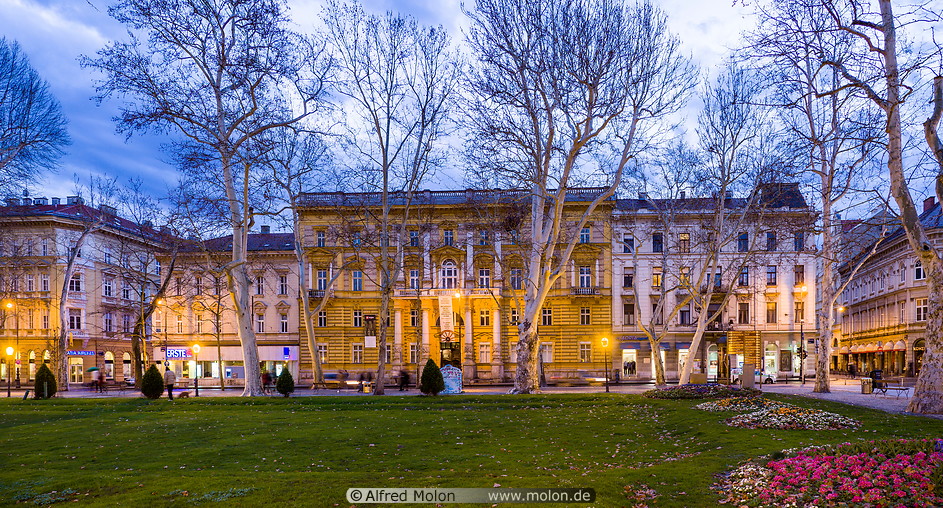 22 Zrinjevac park and archaeological museum