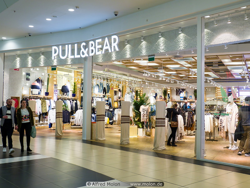 13 Pull Bear outlet in Arena centar mall