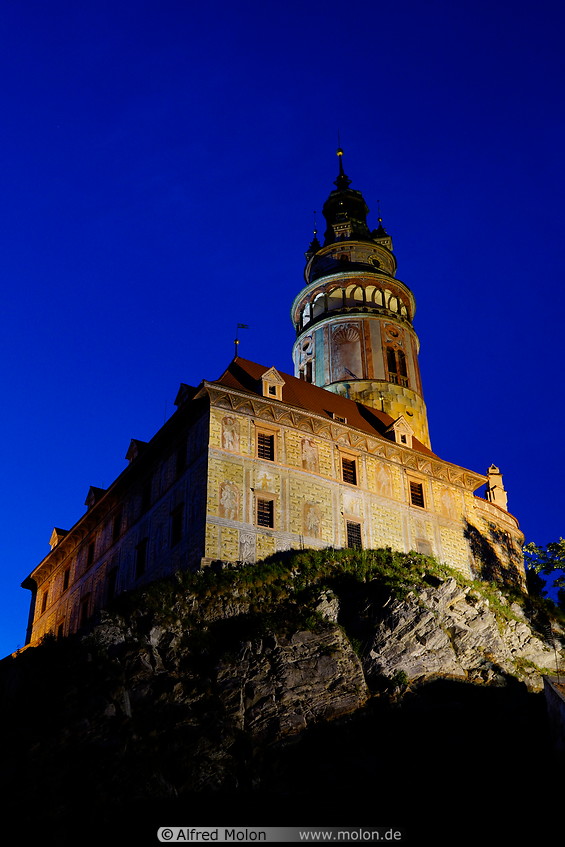 21 Krumlov castle at night