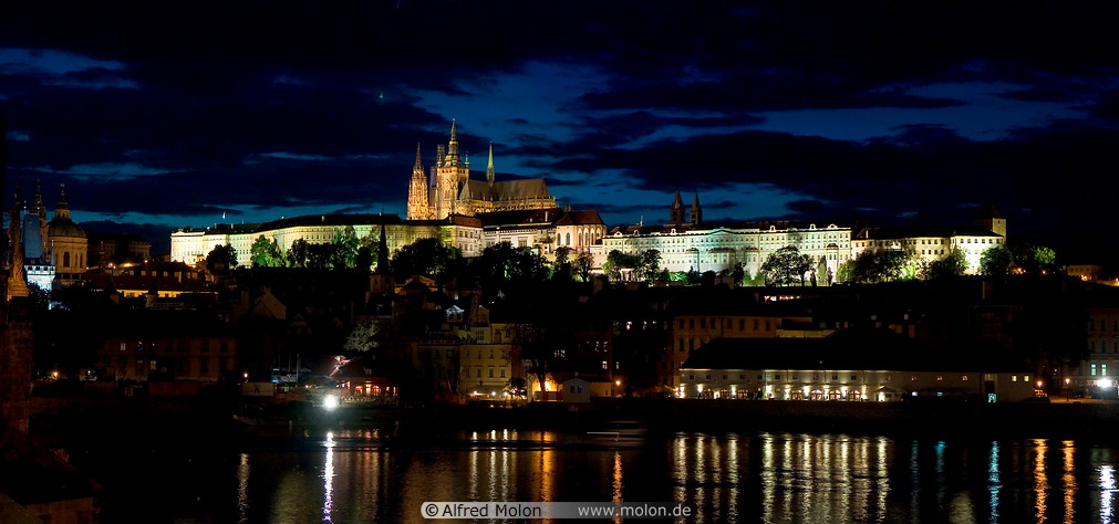01 Prague castle by night