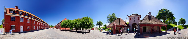 07 Panoramic view with gate and barracks