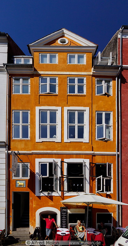 13 Orange house with restaurant