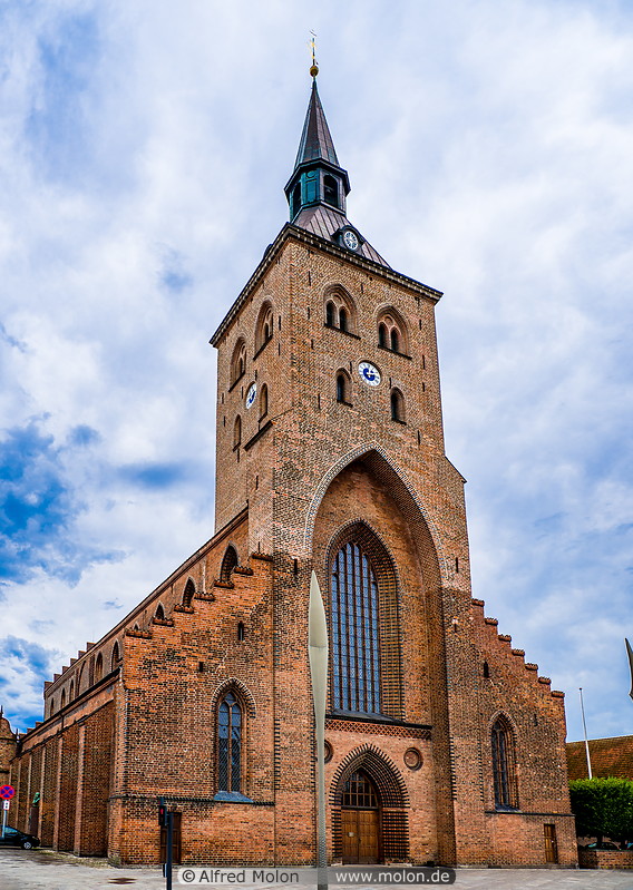 33 Sankt Knuds church