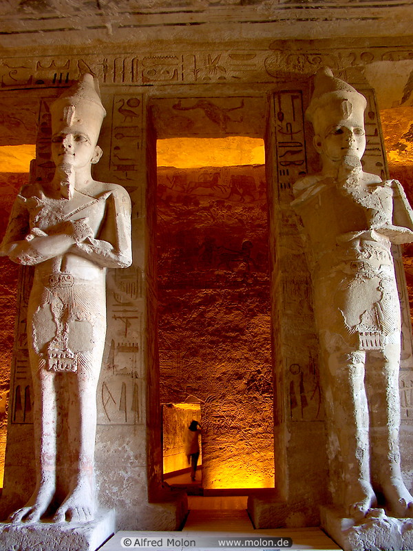 27 Hypostyle hall with statues of Ramses II